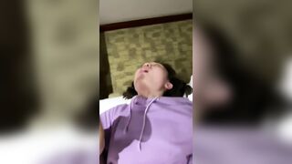 Guangdong\'lu 32 yaşındaki zengin kadın sırtında Dior marka bir Porsche ile geziyor, erkek arkadaşıyla çılgın bir arzu içinde seks yapıyor ve kondom kullanmadan kendinden geçerken sürekli inliyor
