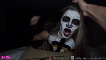   hantu blowjob!  Filem asing SolaZola Gadis terkenal Pornhub cosplay sebagai hantu gila muncul baru disedut
