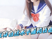 Berbelanja di China - Saya seorang gadis dengan pakaian Sailor sutra putih dan akan mengambil inisiatif untuk mengendarai tongkat daging.
