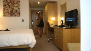   होटल: एक फूहड़ महिला के लिए सेक्सी स्टॉकिंग्स
