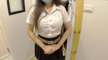 学生色情片段：XMassageLovex - 边线小子来到按摩室。敞开裙子吸吮阴茎的衣服，接近Cumshot。